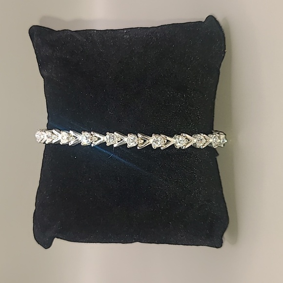 Tennis bracelet with silver tone and faux diamonds - Picture 1 of 7